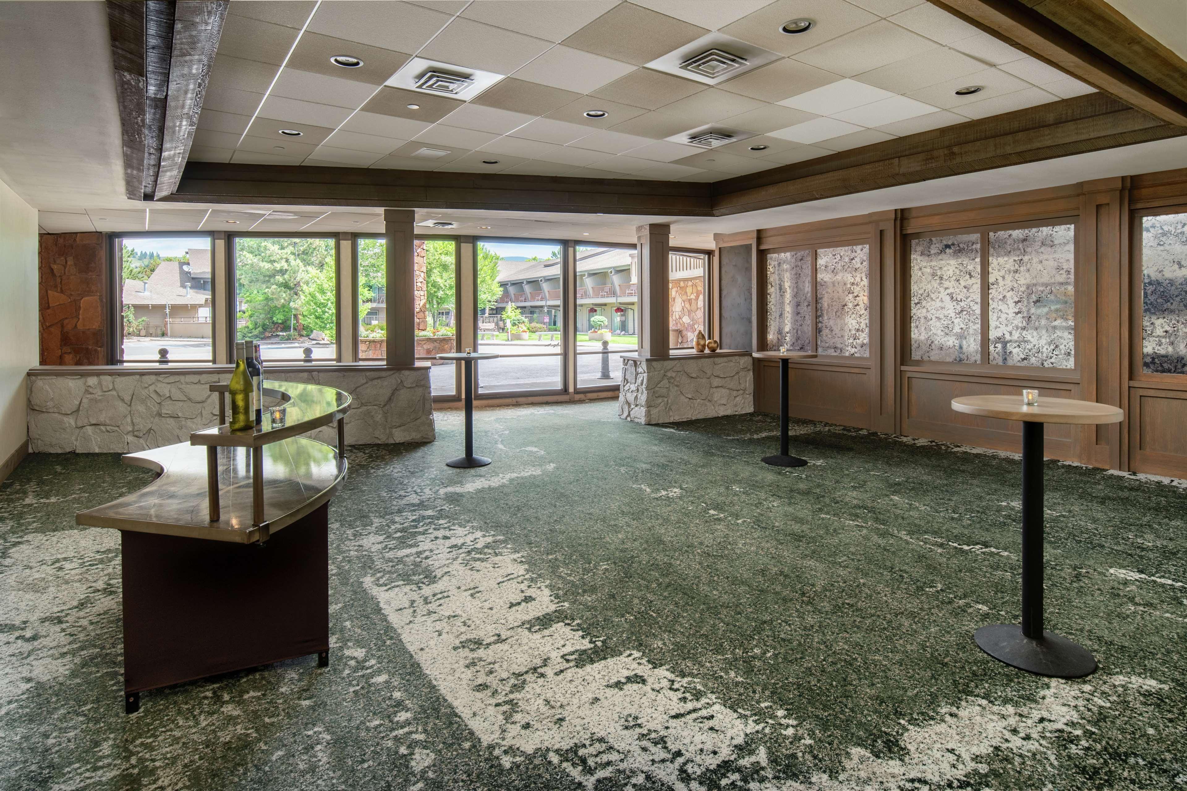 Doubletree By Hilton Edgewater Missoula