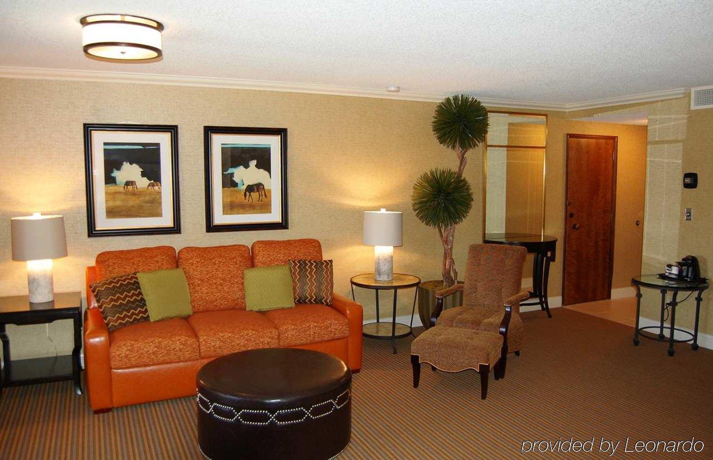 Doubletree By Hilton Edgewater Hotel