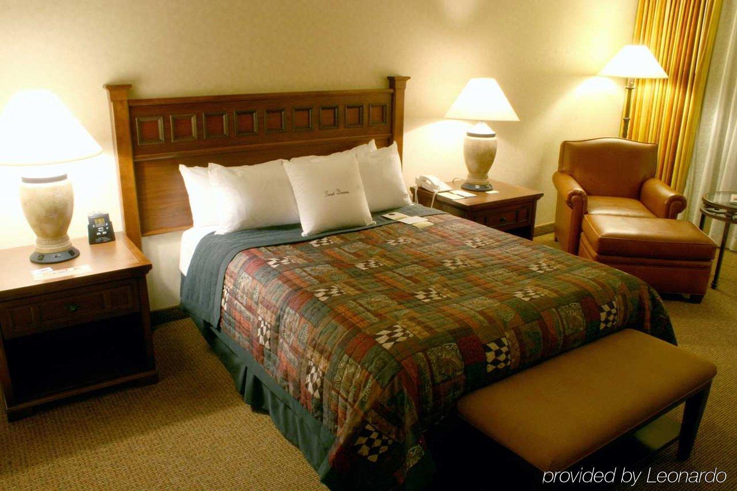 Doubletree By Hilton Edgewater Hotel 4*