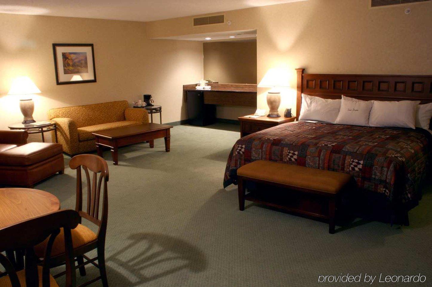 Doubletree By Hilton Edgewater Hotel 4*