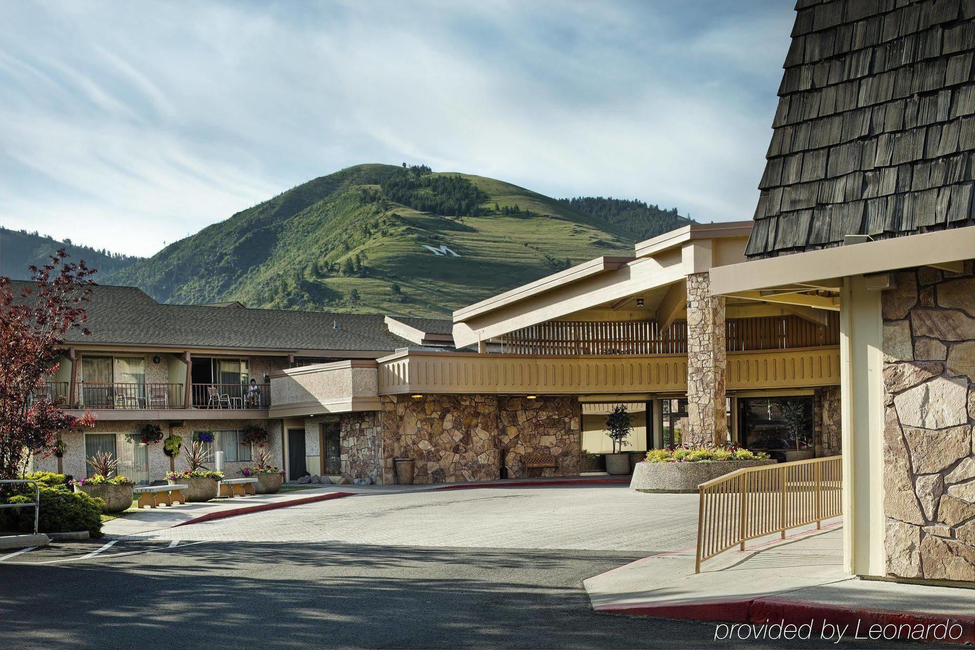 Doubletree By Hilton Edgewater Hotel 4*