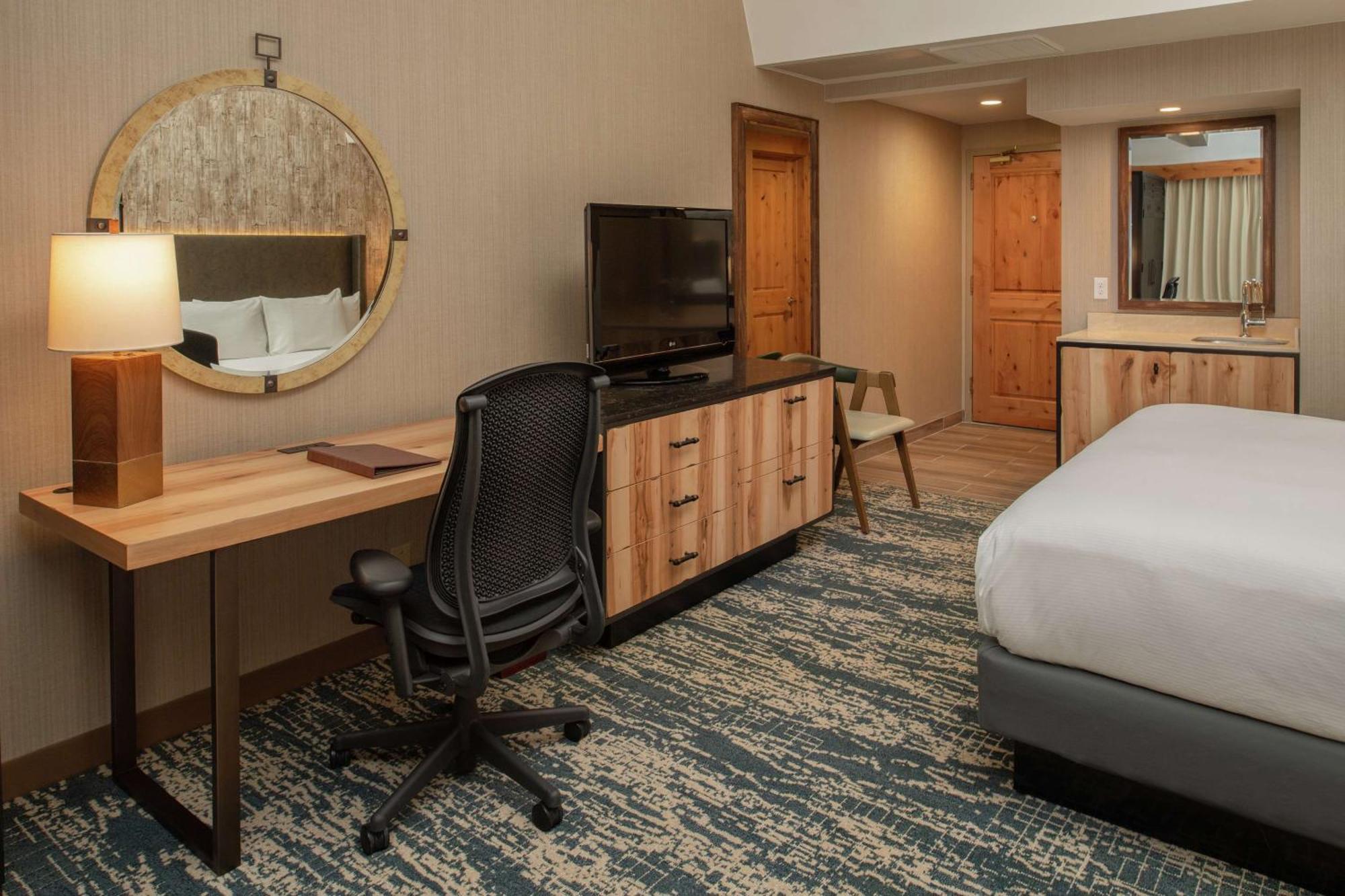 Doubletree By Hilton Edgewater Hotel Missoula