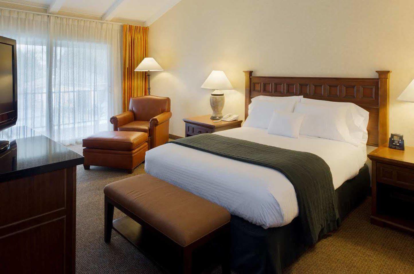 Doubletree By Hilton Edgewater Hotel 4*