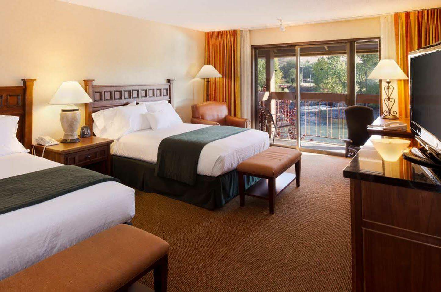 Doubletree By Hilton Edgewater